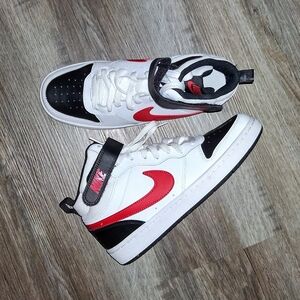 NWOT Nike Court Borough Mid 2